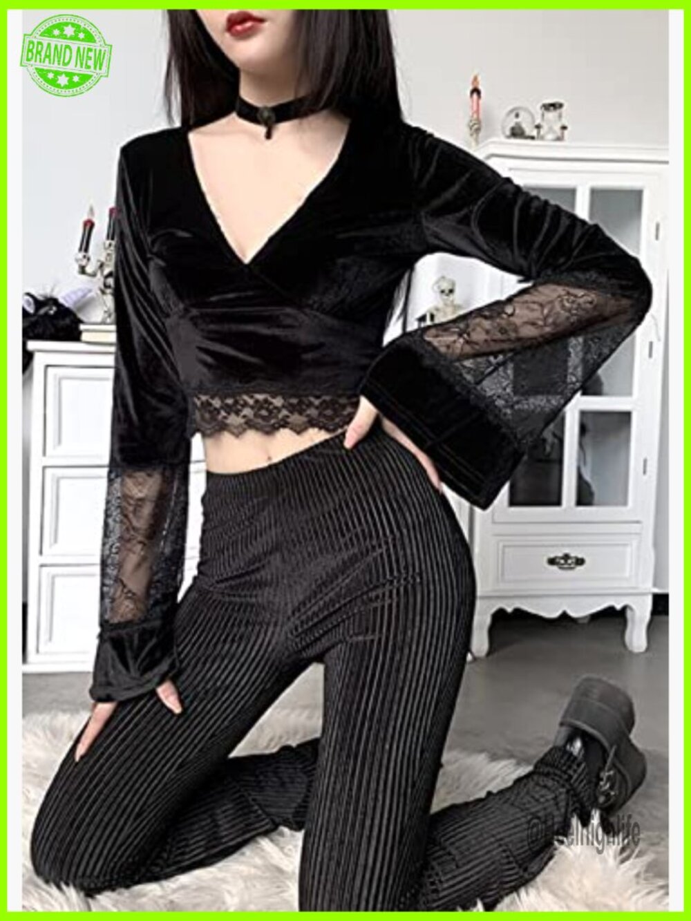 Gothic Velvet Lace Patchwork Crop Top - Long Sleeve V Neck Dark Style - Picture 6 of 7